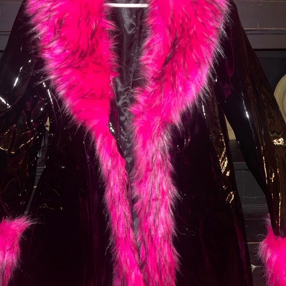 Widow Vinyl Faux Fur Coat ( XXL) - Picture 3 of 10